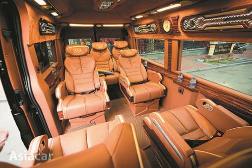 Asia Car owns luxurious interior